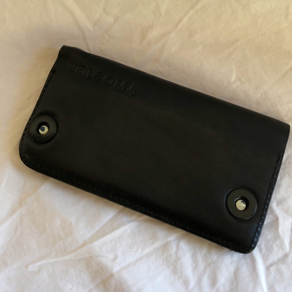 Volcom black chain wallet